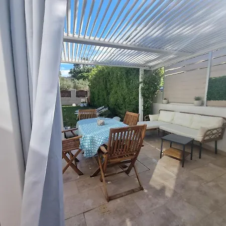 Domus Istella 200 Meters From The Sea Apartament